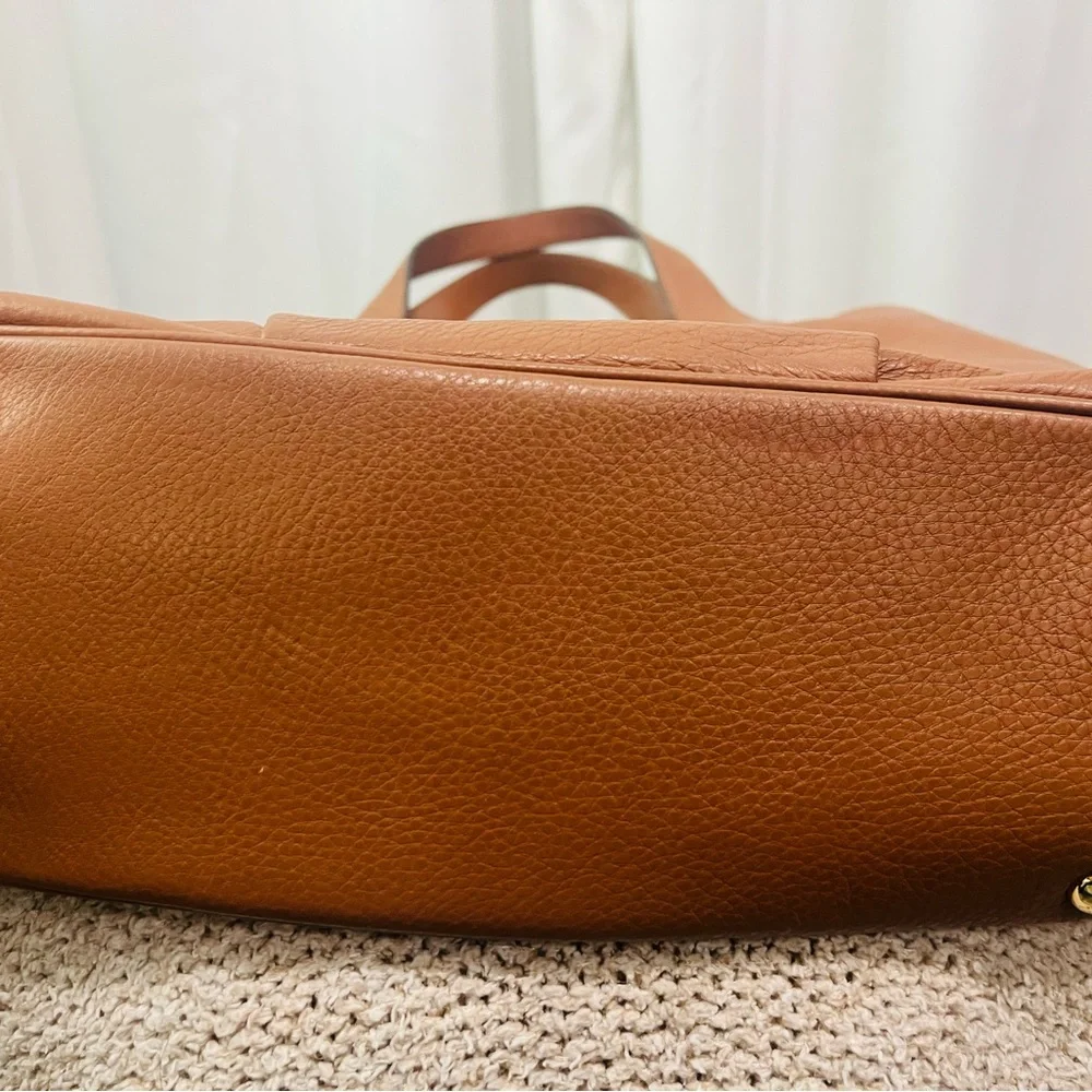 Michael Kors Tan Shoulder Bag with Gold Hardware - Picture 3 of 6